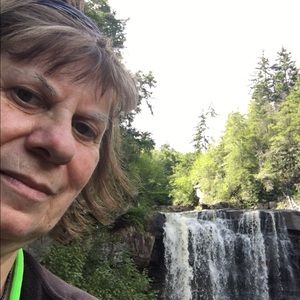 Meet your Posher, Suzan